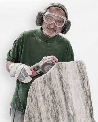 Jürg von Orelli - Kantenschleifen mit der Maschine, Foto: Stephan Rossi, Baden