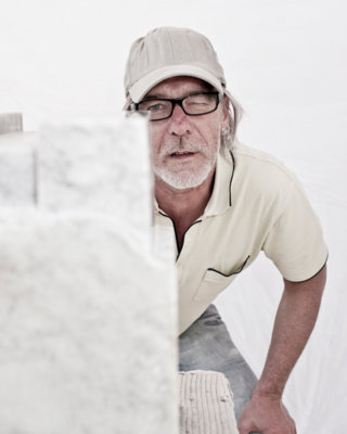 Fred Ruchti - die Ecken sitzen ganz präzise im Stein! Foto: Stephan Rossi, Baden